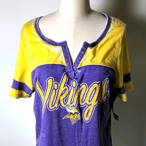 NWT Vikings NFL Team Apparel. Woman's Tee, large. Purple and gold.